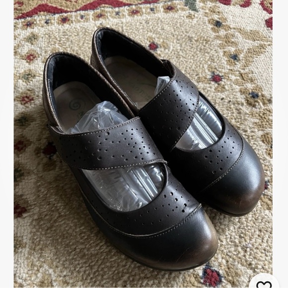 Naot Aroha Brown Mary Jane Shoes - Picture 2 of 8